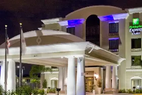 Photograph of Holiday Inn Express & Suites, Tampa