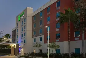 Photograph of Holiday Inn Express, Fort Lauderdale