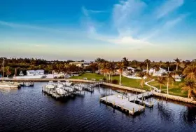 Photograph of Tarpon Lodge & Restaurant, Bokeelia