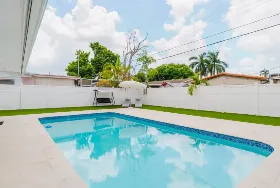 Photograph of Villa Orleans, Lauderdale-by-the-sea