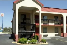 Photograph of Americas Best Value Inn, Macon
