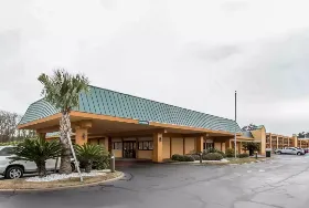 Photograph of Quality Inn, Savannah