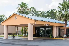 Photograph of Quality Inn, Hinesville
