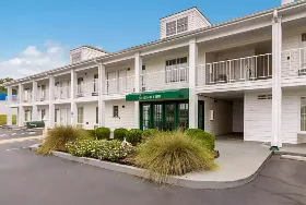 Photograph of Quality Inn, Thomaston