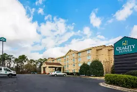 Photograph of Quality Suites Atlanta Airport East, Forest Park