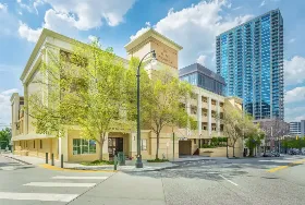 Photograph of Inn At The Peachtrees, Atlanta