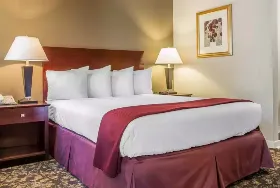 Photograph of Quality Suites, Atlanta