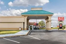 Photograph of Econo Lodge, Calhoun