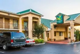 Photograph of Quality Inn, Dahlonega