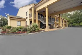 Photograph of Americas Best Value Inn, Montezuma