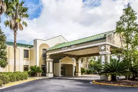 Photograph of Quality Inn, Darien