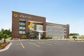 Photograph of La Quinta Inn & Suites, Brunswick