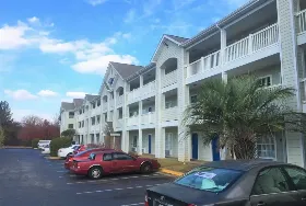 Photograph of Intown Suites Warner Robins, Warner Robins