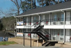 Photograph of Sunset Marina And Inn, Eatonton