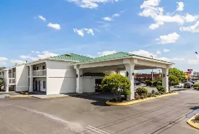 Photograph of Motel 6, Waycross