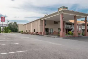 Photograph of Red Roof Inn & Suites, Rome