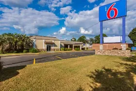 Photograph of Motel 6, Warner Robins