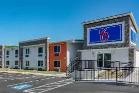 Photograph of Motel 6, White