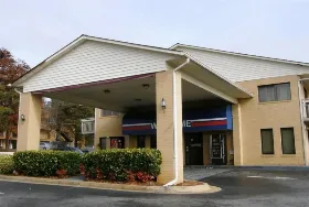 Photograph of Motel 6,