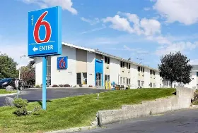 Photograph of Motel 6, Idaho Falls