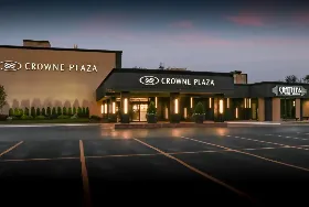 Photograph of Crowne Plaza, Northbrook