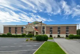 Photograph of Holiday Inn Express, Crestwood