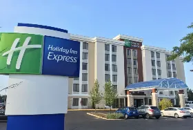 Photograph of Holiday Inn Express, Arlington Heights