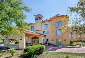 Photograph of Days Inn, Arlington Heights
