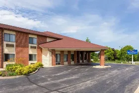 Photograph of Heritage Inn & Suites Harvard,