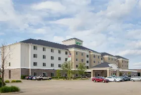 Photograph of Holiday Inn & Suites Bloomington-Airport, Bloomington