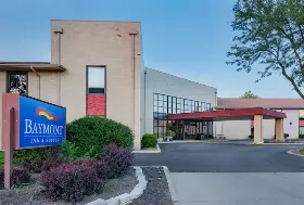 Photograph of Baymont Inn & Suites, Normal
