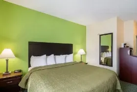 Photograph of Quality Inn, Harvey