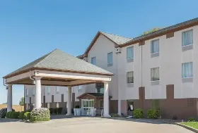 Photograph of Baymont Inn & Suites, Highland