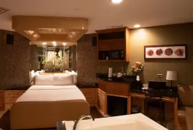 Photograph of The Champagne Lodge & Luxury Suites, Willowbrook