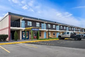 Photograph of Signature Inn, Danville