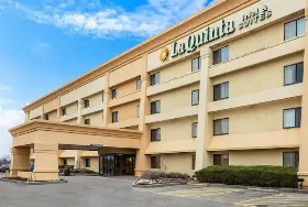 Photograph of La Quinta Inn & Suites, Gurnee