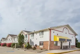 Photograph of Super 8, Pontiac