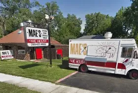 Photograph of Mae’s Que House, Hazel Crest