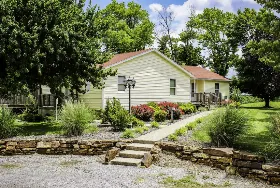 Photograph of Von Jakob Vineyard's B&bs, Pomona