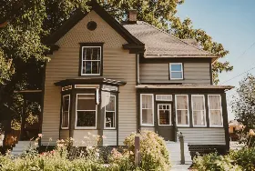 Photograph of Landers House Country Lodging, Utica