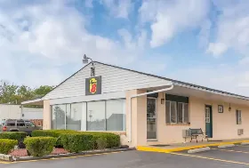 Photograph of Super 8, Centerville