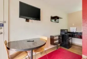 Photograph of Econo Lodge Inn & Suites, Terre Haute
