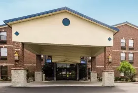 Photograph of Quality Suites, Jeffersonville
