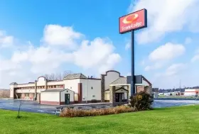 Photograph of Econo Lodge, Cloverdale