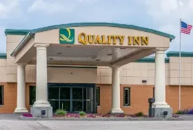 Photograph of Quality Inn, Huntingburg
