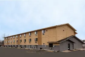 Photograph of Super 8, Dubuque