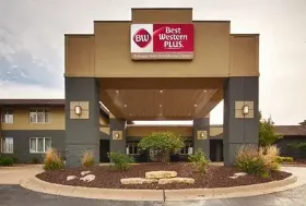 Photograph of Best Western Midway Hotel, Dubuque