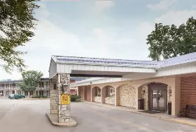 Photograph of Days Inn, Dubuque