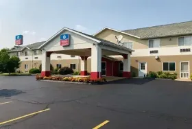 Photograph of Surestay Plus Hotel By Best Western, Bettendorf