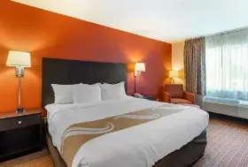 Photograph of Quality Inn, Mason City
